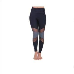 Small Liquido Active Leggings (new w/o tags)